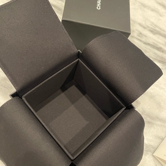 Chanel Box - Picture 3 of 11